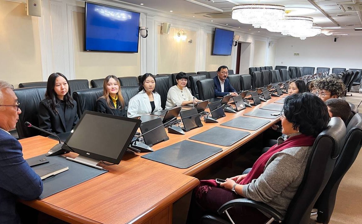 Баир Жамсуев встретился со студентами московских вузов — выпускниками школ Агинского округа