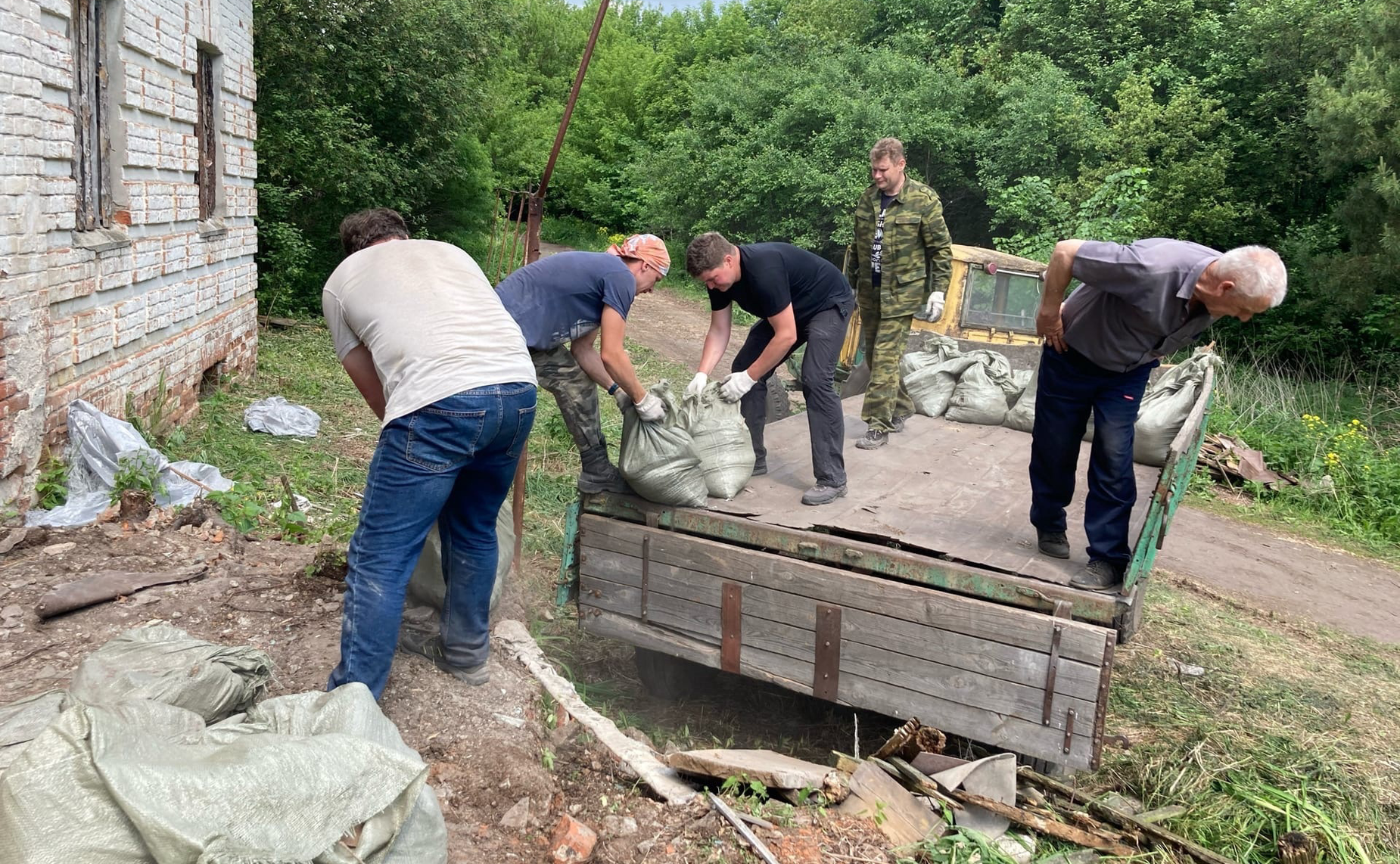 Юлия Лазуткина встретилась с молодыми добровольцами 35-го волонтерского лагеря Храма Святой мученицы Аллы в селе Чеботаевка Колышлейского района Пензенской области