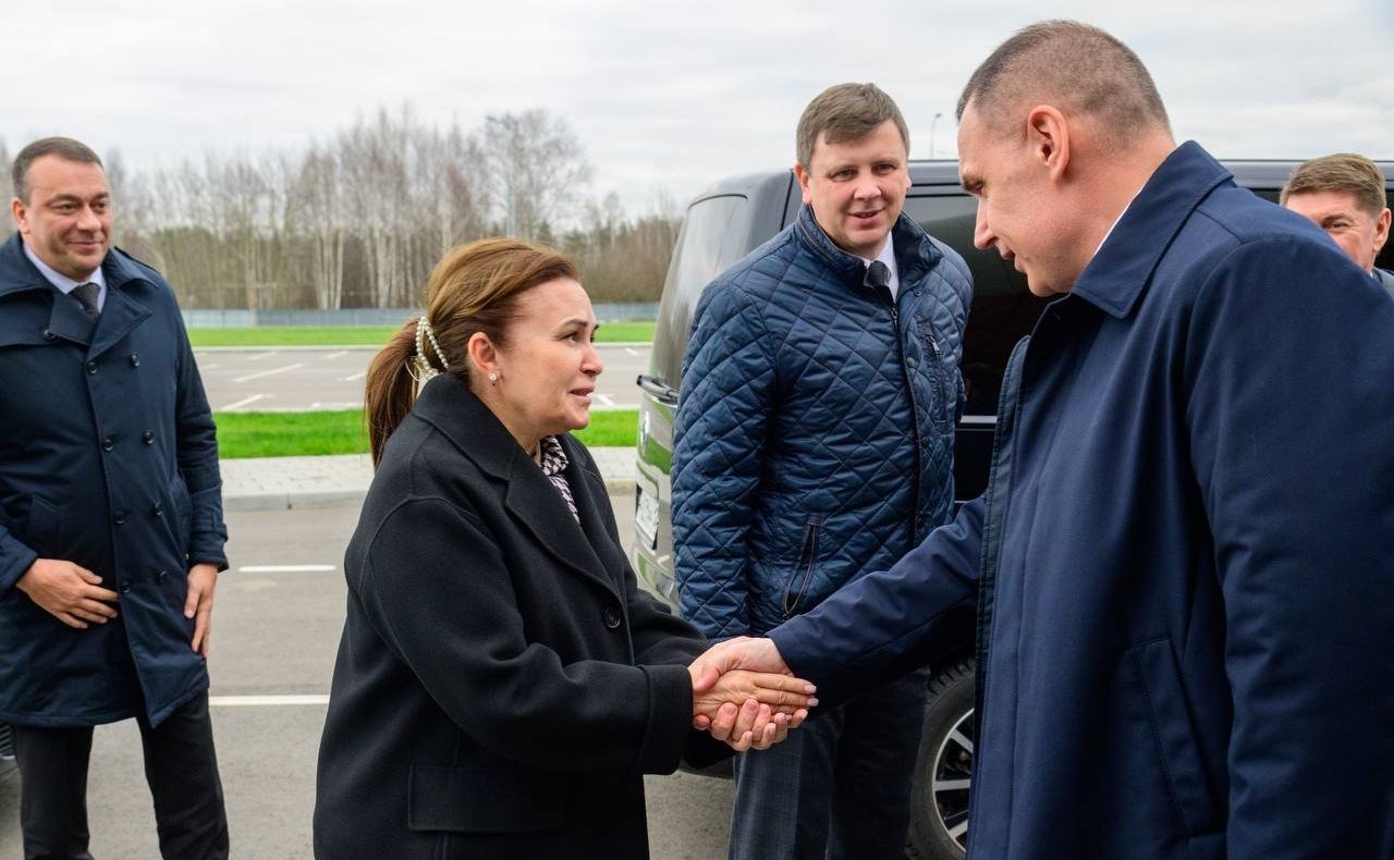 В рамках рабочей поездки сенаторы РФ совместно с главой Республики Марий Эл Юрием Зайцевым посетили в Йошкар-Оле аэропортовый комплекс города, универсальный крытый легкоатлетический манеж «Арена Марий Эл», учебный корпус Училища Олимпийского резерва