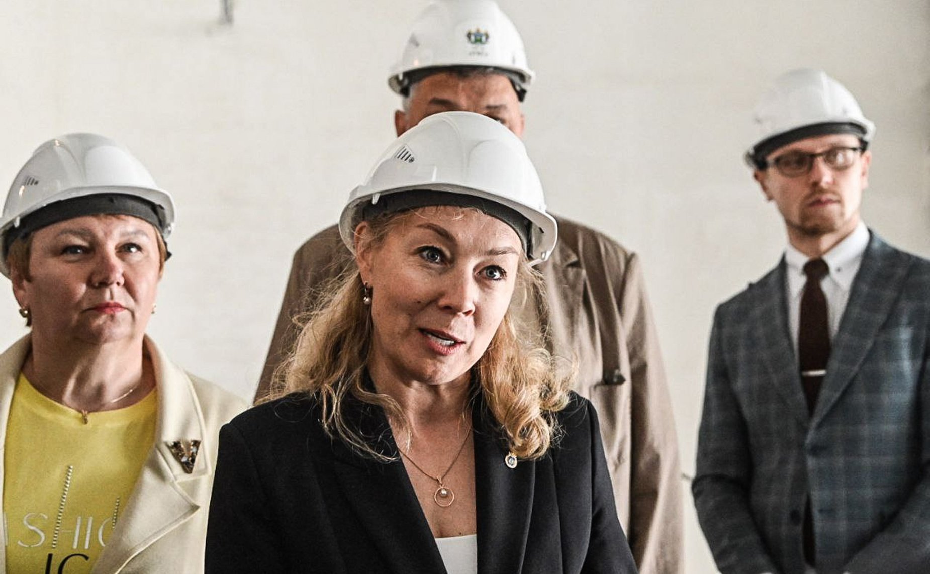 Сенаторы РФ осмотрели площадки строительства школы в поселке Московский Тюменского муниципального района