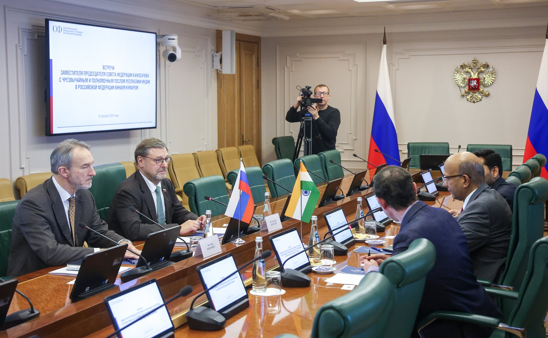 Встреча заместителя Председателя Совета Федерации Константина Косачева с Чрезвычайным и Полномочным Послом Республики Индии в РФ Винаем Кумаром