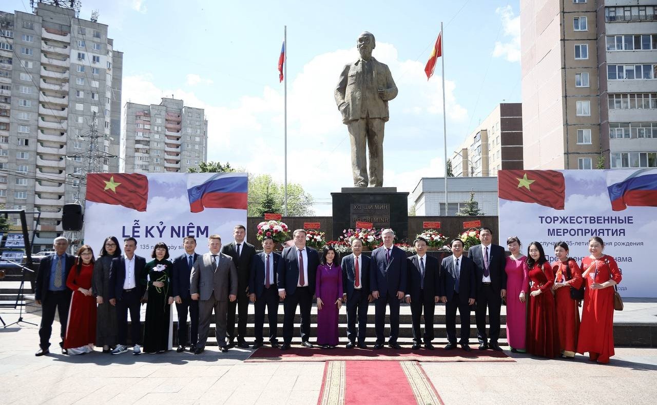 Айрат Гибатдинов совместно с губернатором региона Алексеем Русских провёл встречу с официальной делегацией провинции Нгеан Социалистической Республики Вьетнам