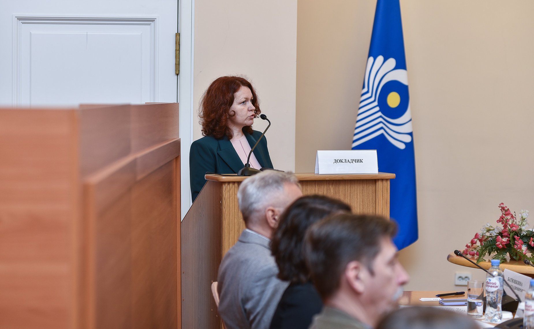 Круглый стол на тему «Русский язык – язык правотворчества в СНГ»