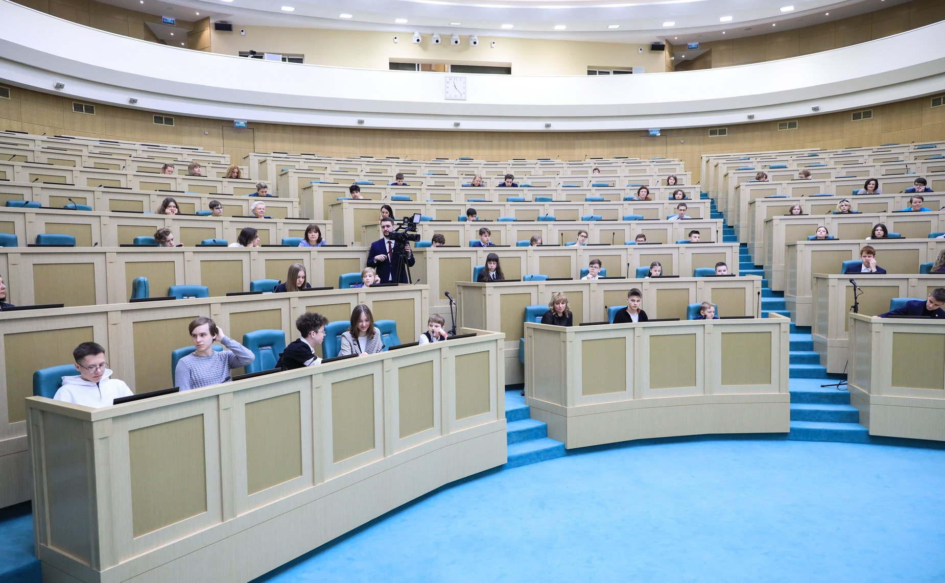 Встреча сенатора РФ Александра Карелина с детьми членов профсоюза СФ и экскурсия по зданию Совета Федерации