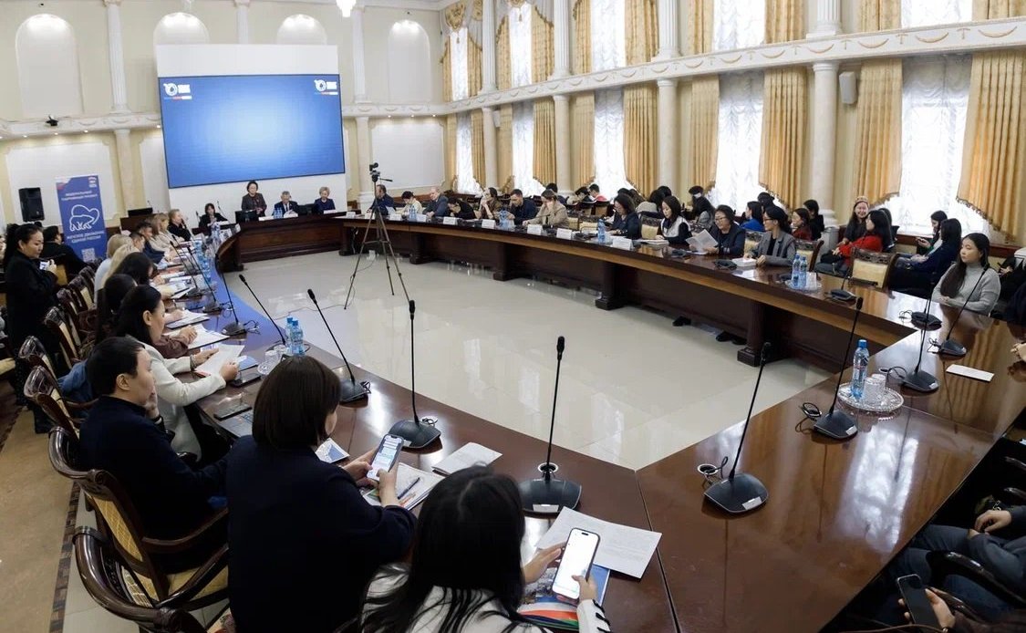 Сахамин Афанасьев принял участие в заседании Женского движения Якутии