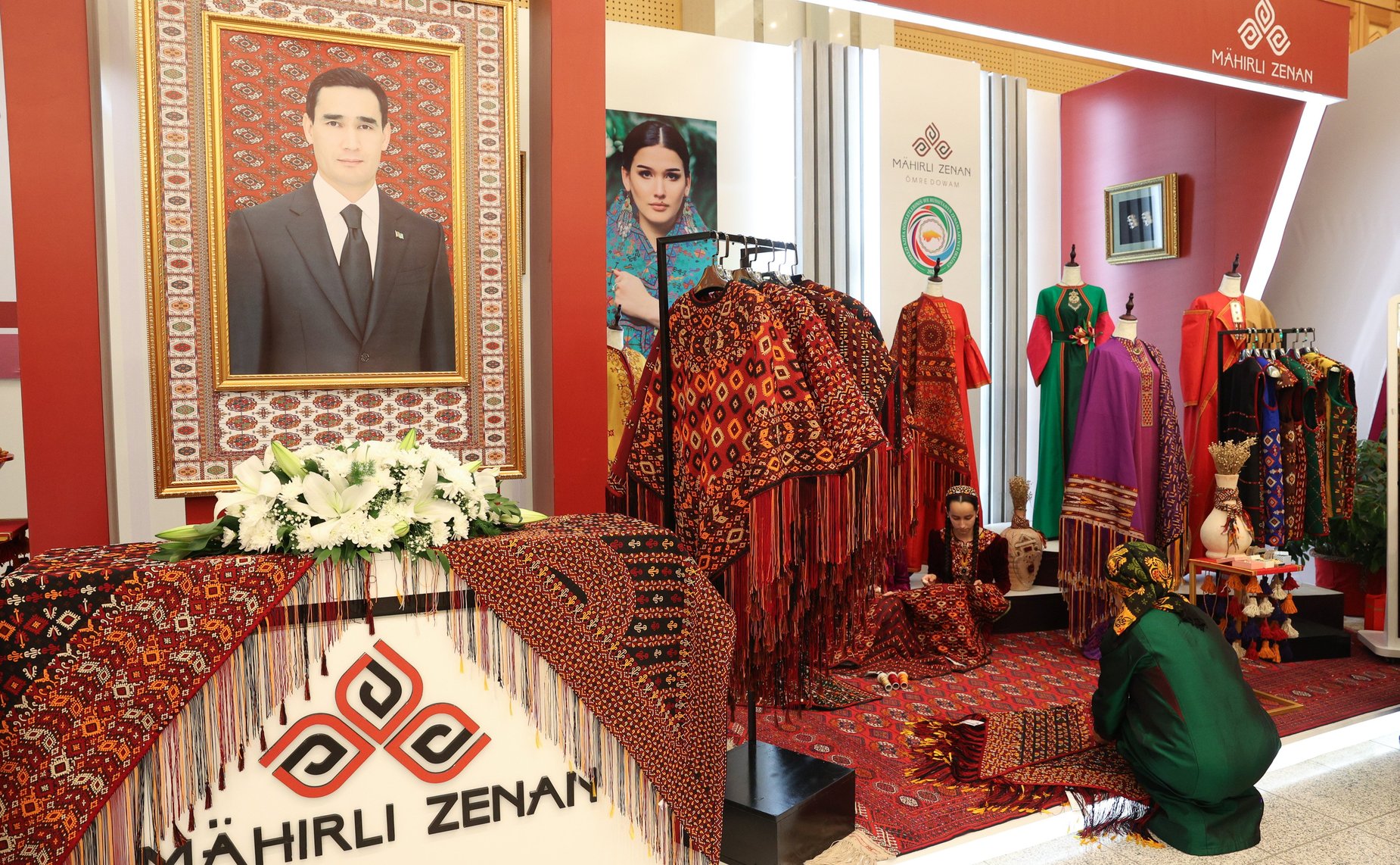 Пленарное заседание первого Диалога женщин стран Центральной Азии и России