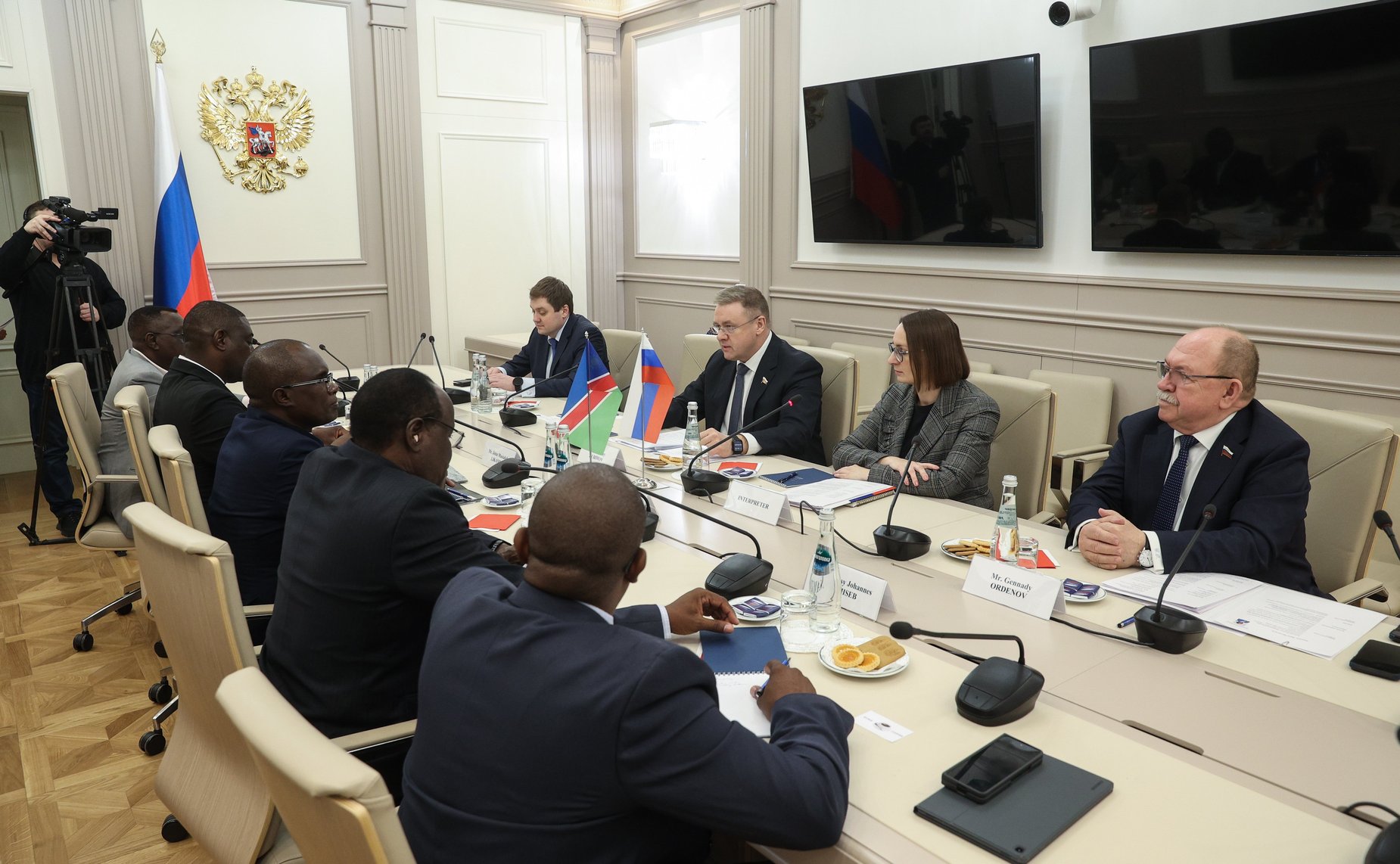 Встреча первого заместителя председателя Комитета СФ по бюджету и финансовым рынкам Николая Любимова с делегацией Национального совета Республики Намибии