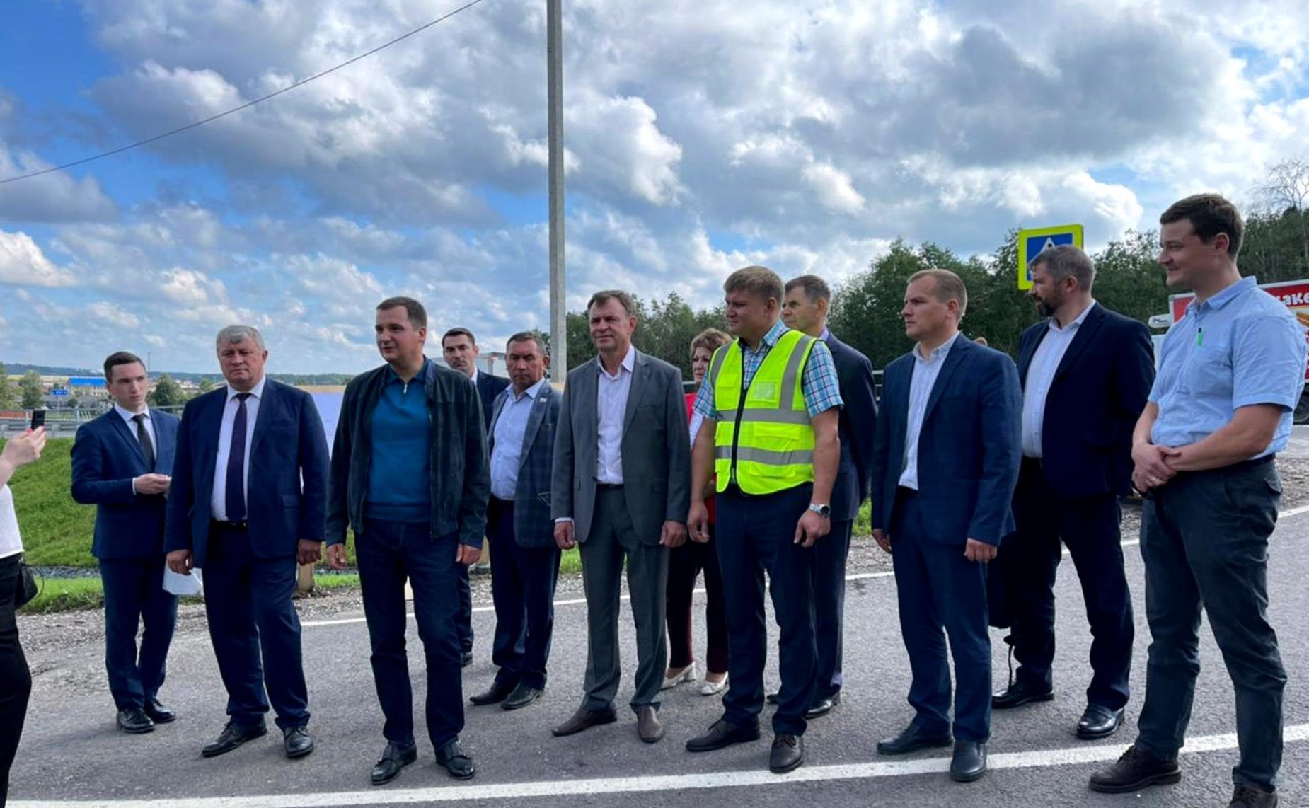 Виктор Новожилов вместе с губернатором Александром Цыбульским проинспектировал ход реконструкции моста через реку Вага в Вельском районе