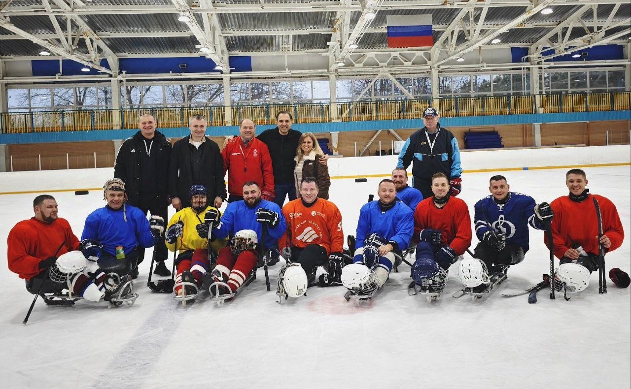 Андрей Хапочкин посетил тренировку сборной Москвы по следж-хоккею