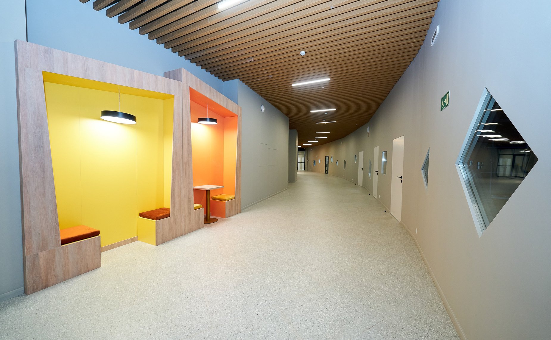 Первый заместитель Председателя СФ Владимир Якушев посетил новый корпус Югорского физико-математического IT-лицея в столице ХМАО Югре