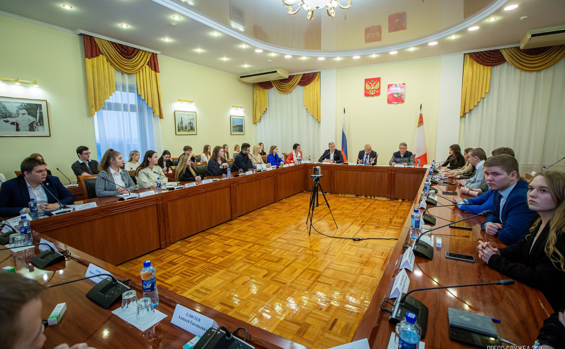 Юрий Воробьев принял участие в очередном заседании Дискуссионного клуба Молодежного парламента при Законодательном Собрании субъекта РФ