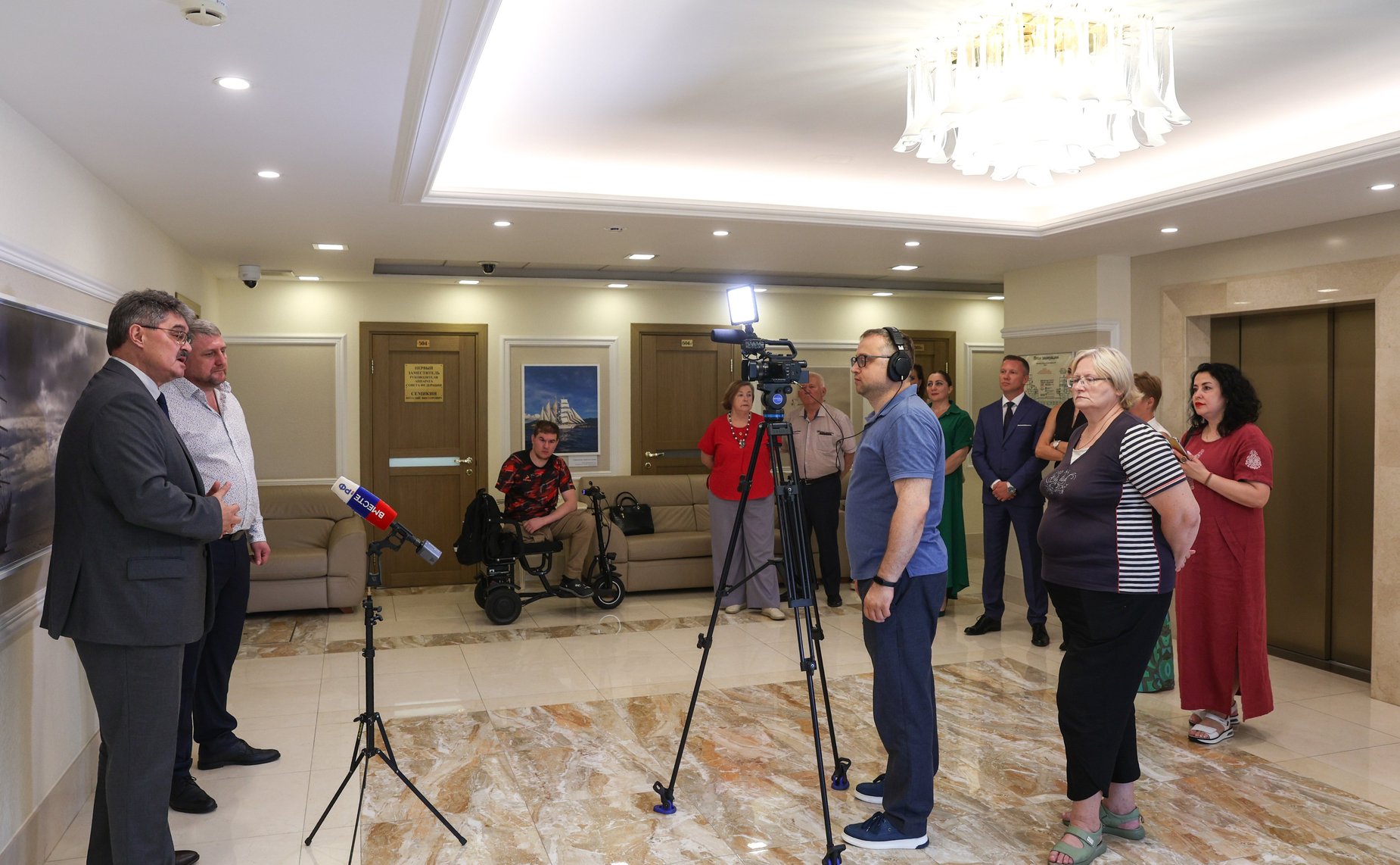 Открытие в Совете Федерации выставки творческих работ президента Международного союза художников-анималистов Сергея Ильинского-Акулова