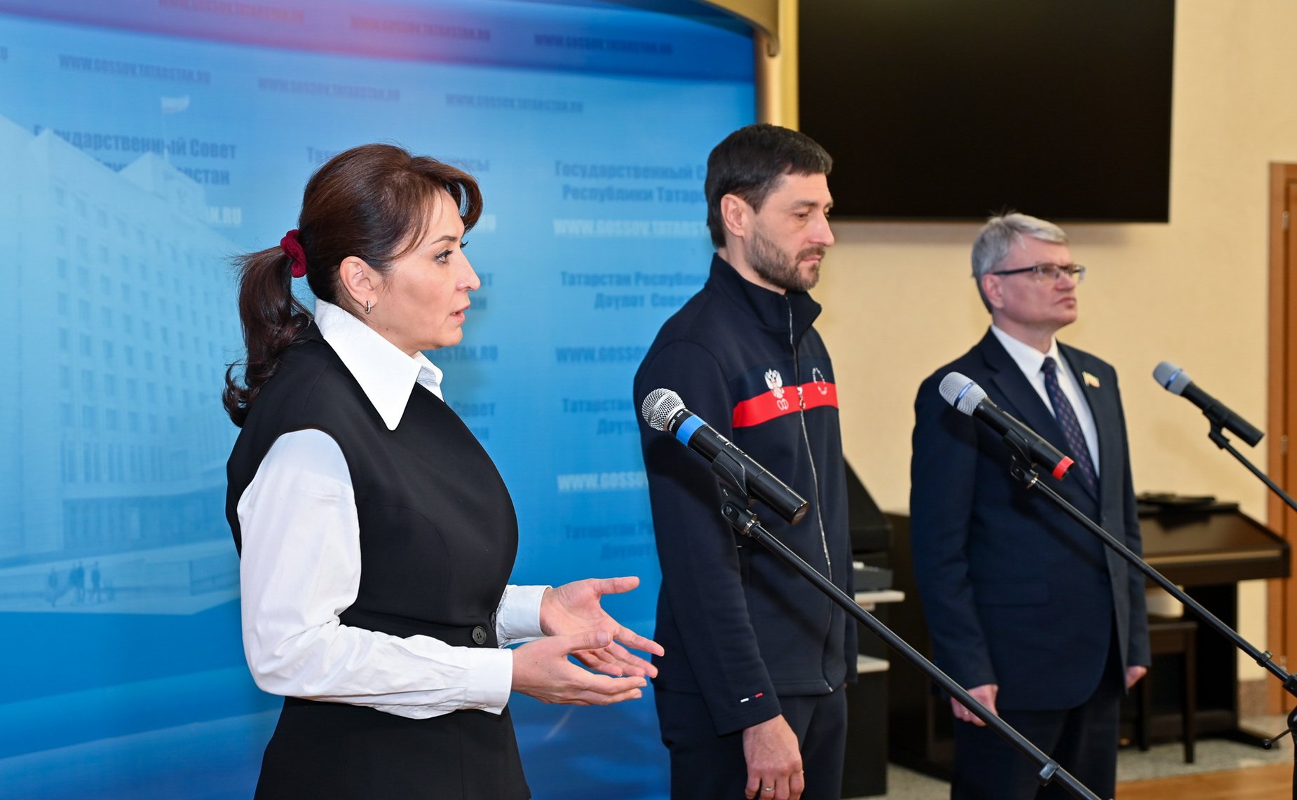 Пресс-подход сенаторов по итогам обсуждения актуальных вопросов в Государственном Совете Республики Татарстан