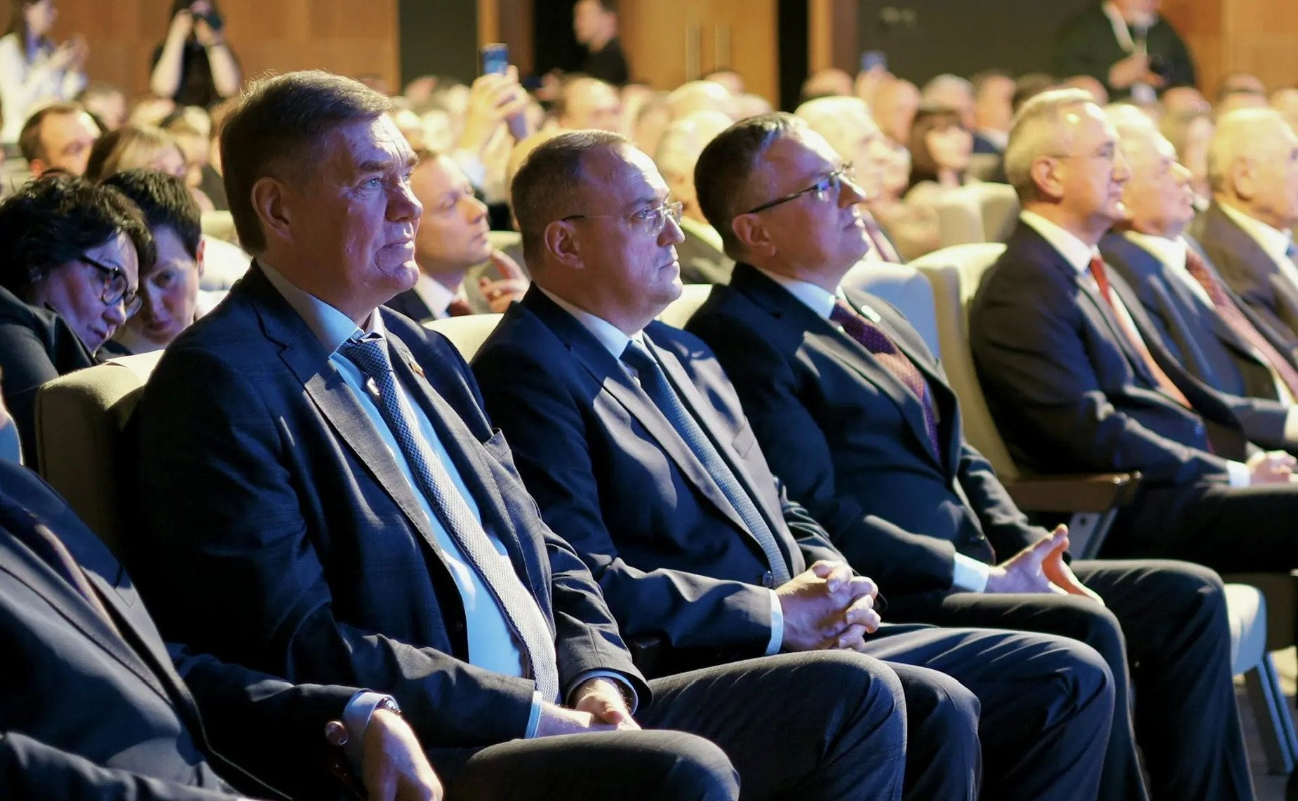 Александр Савин заслушал отчет главы города Калуги Дмитрия Денисова