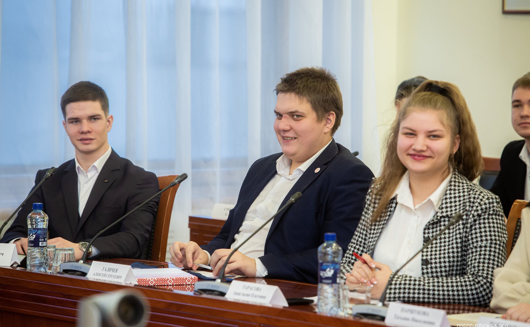 Юрий Воробьев принял участие в очередном заседании Дискуссионного клуба Молодежного парламента при Законодательном Собрании субъекта РФ
