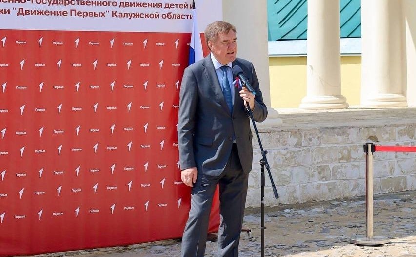 Александр Савин в ходе поездки в регион принял участие в торжественной церемонии вручения паспортов юным жителям области