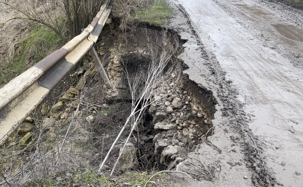 Игорь Кастюкевич ознакомился с ходом ремонтно-восстановительных работ двух мостов в Верхнерогачикском районе