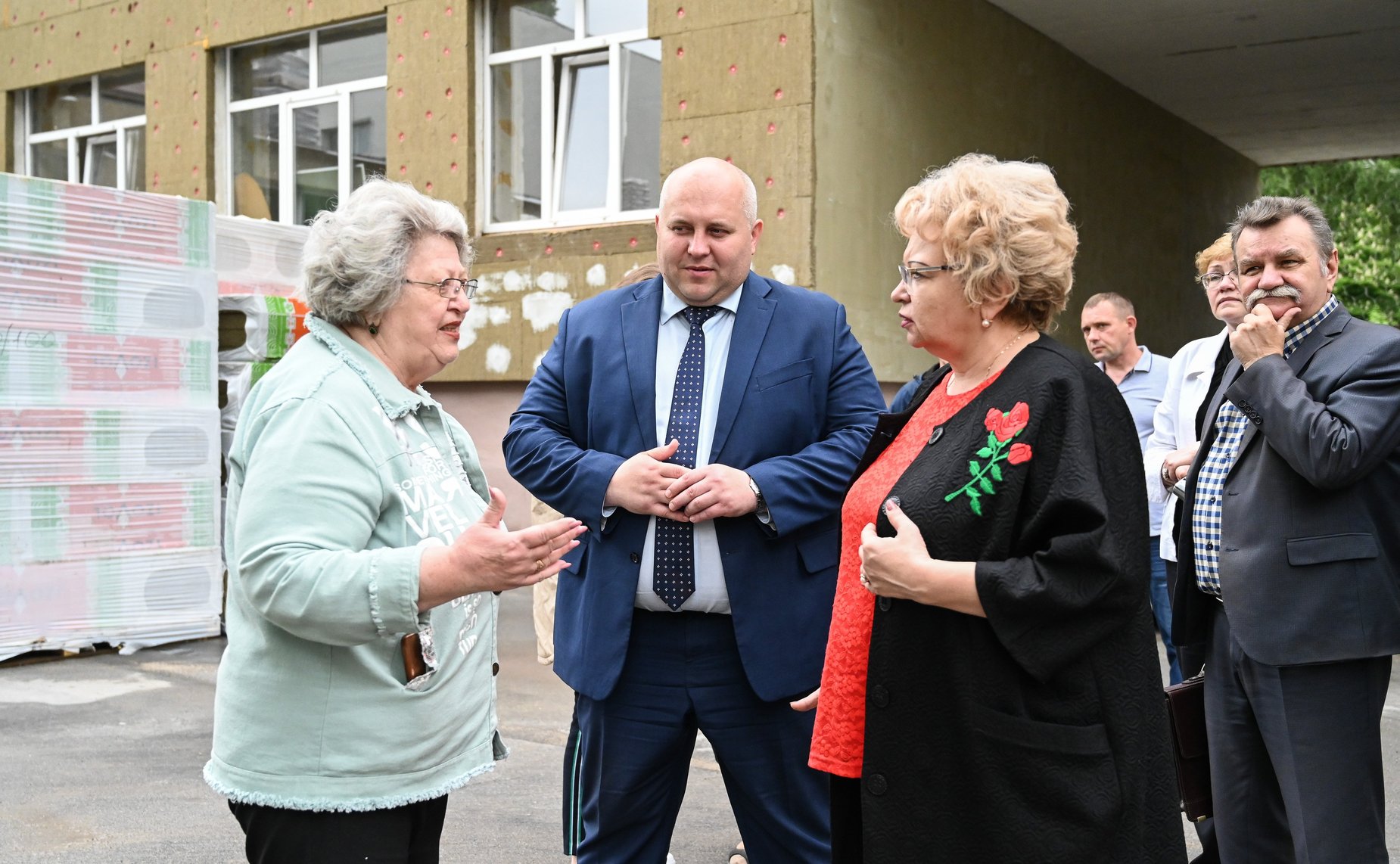 Оксана Хлякина посетила город Елец Липецкой области и вместе с главой города провели осмотр школ, медицинского колледжа и других социально значимых учреждений