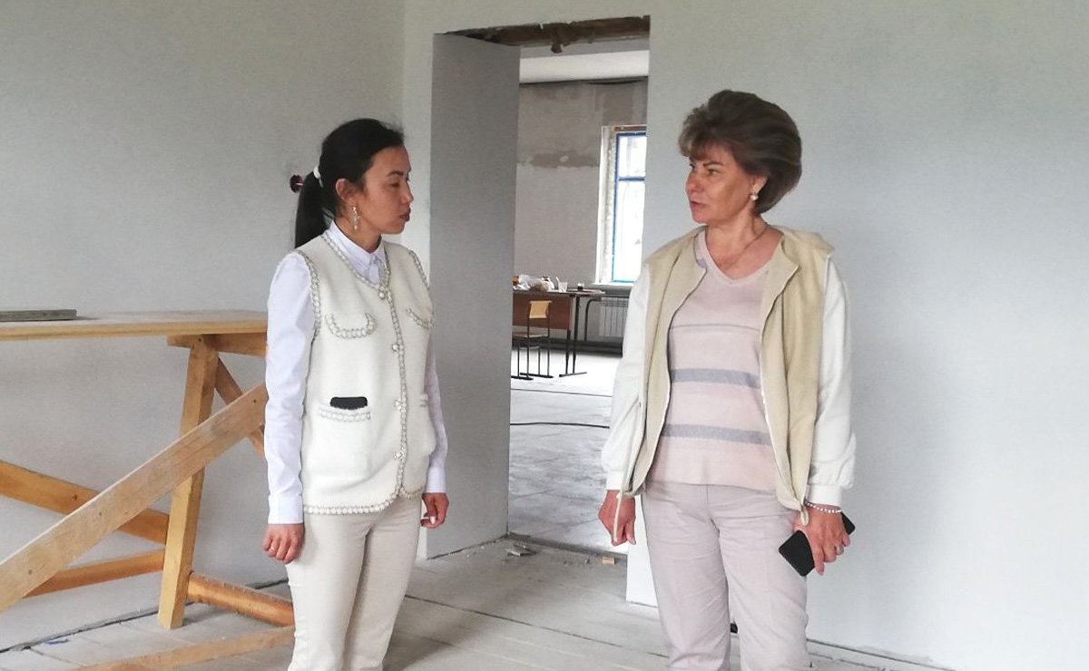 Татьяна Гигель ознакомилась с ходом ремонтных работ в общеобразовательной школе в Горном Алтае