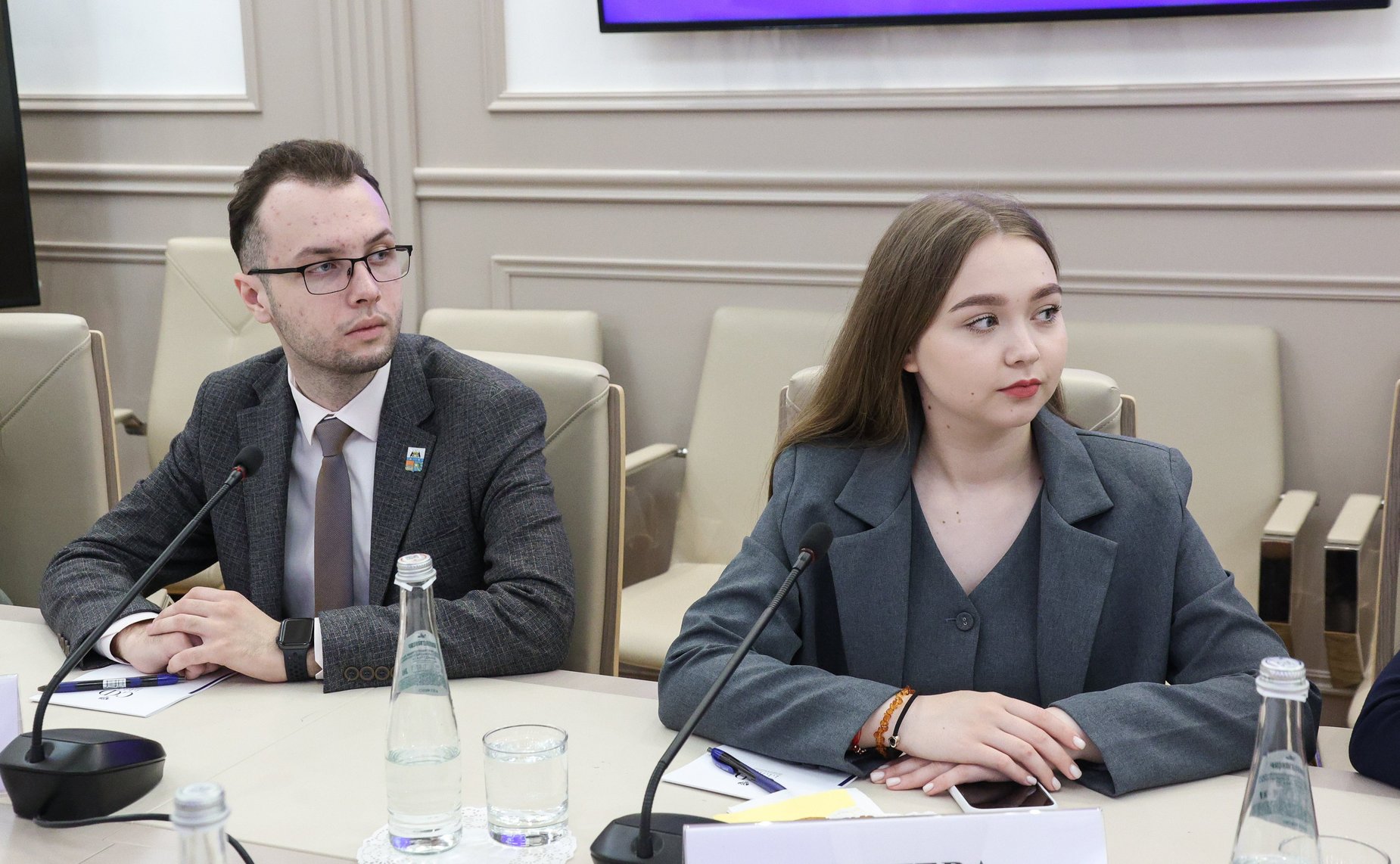 Встреча заместителя Председателя Совета Федерации Юрия Воробьева с членами Дискуссионного клуба Молодежного парламента Законодательного Собрания Вологодской области