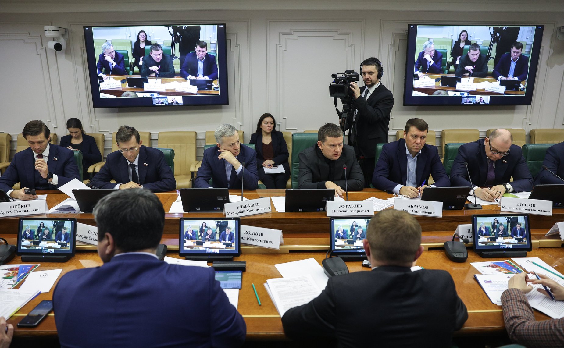 Заместитель Председателя Совета Федерации Николай Журавлев провел совещание по вопросам развития малого и среднего предпринимательства в стране