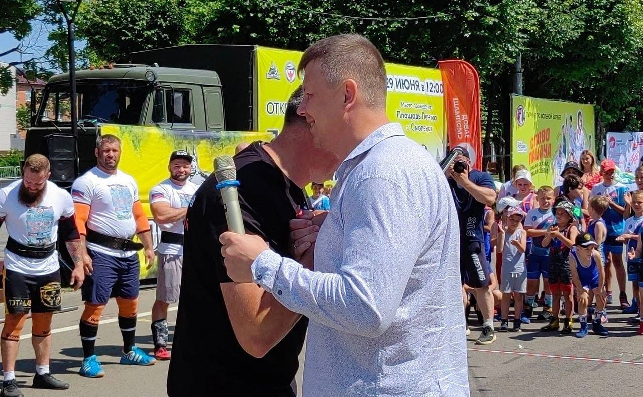 Руслан Смашнев и Артем Малащенков приняли участие в организации турнира по силовому экстриму
