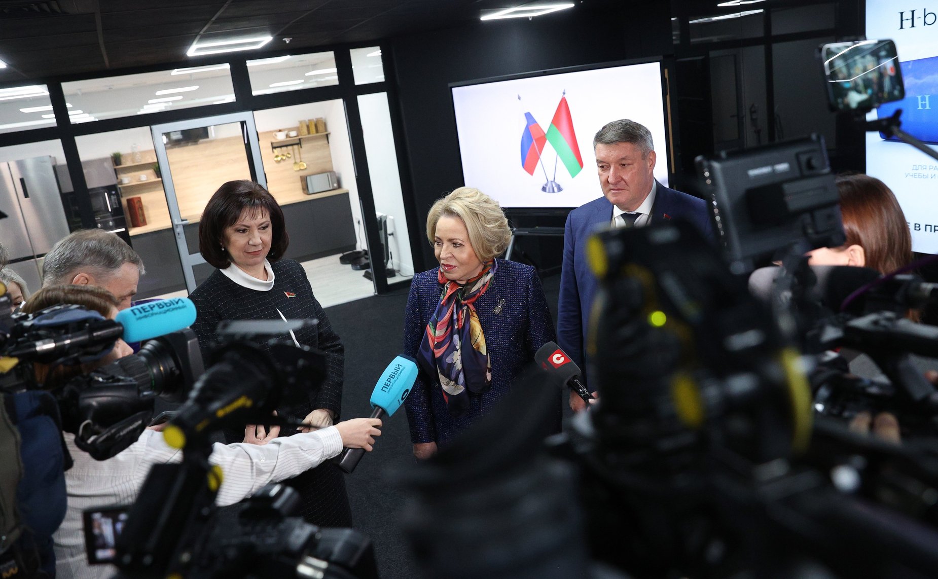 Валентина Матвиенко и Председатель Совета Республики Национального собрания Республики Беларусь Наталья Кочанова посетили инновационный центр «Горизонт»