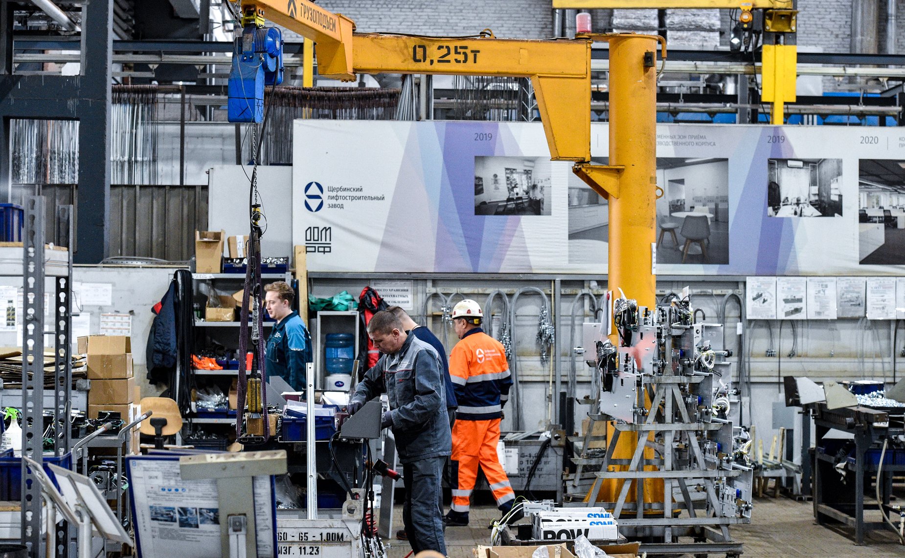 Сенаторы ознакомились с предприятием по производству лифтового оборудования акционерного общества «Щербинский лифтостроительный завод»