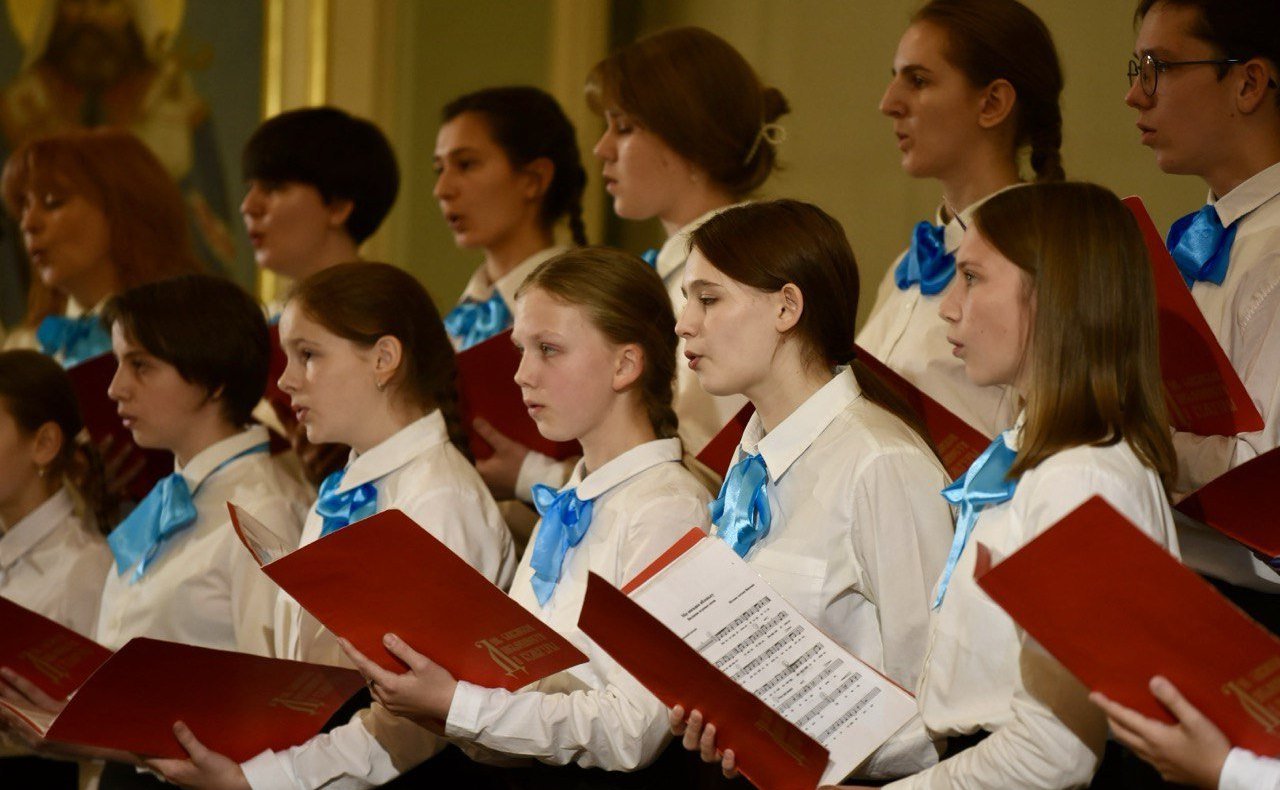 Концерт «Заступнице Усердная. Песнопения и молитвы Пресвятой Богородице» Московского Синодального хора и ансамбля «Россия» Людмилы Зыкиной