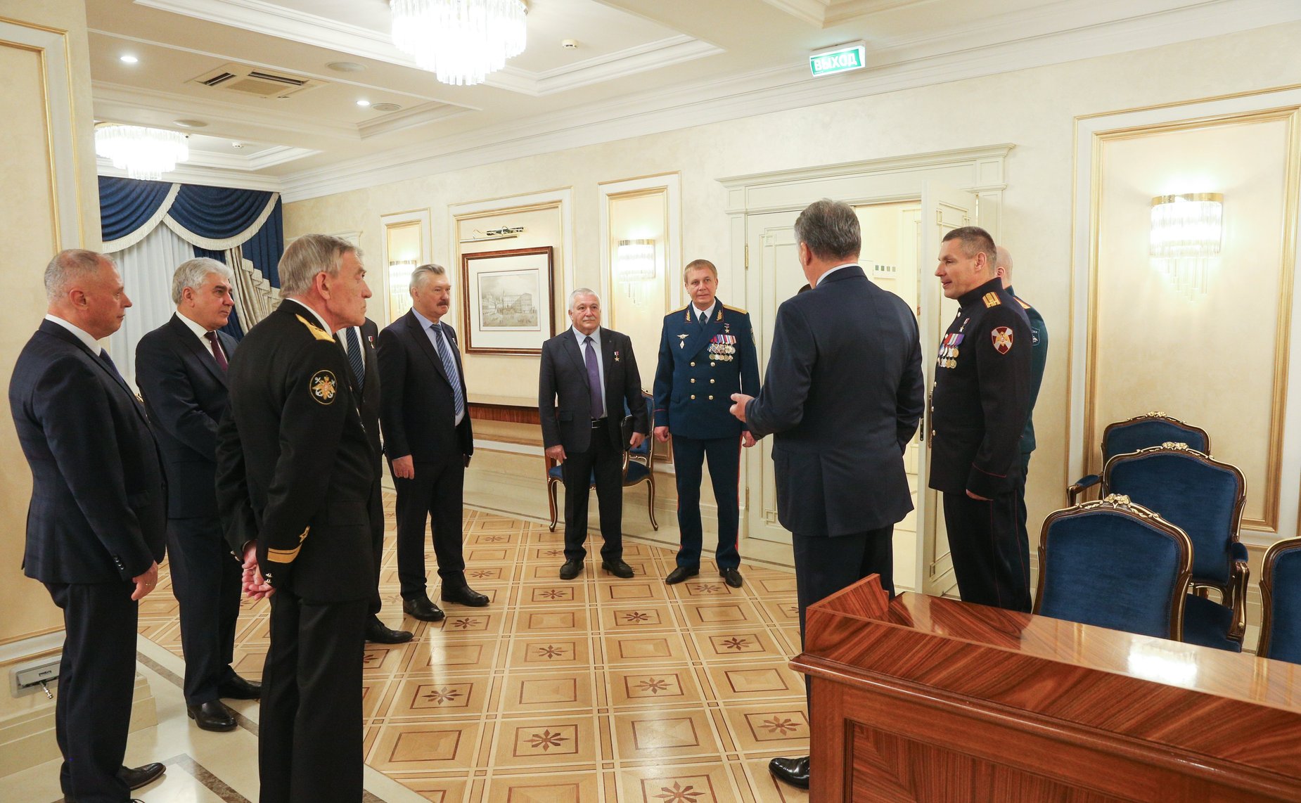 Встреча заместителя Председателя СФ Юрия Воробьева с Героями России — участниками торжественной церемонии награждения детей и подростков, проявивших личное мужество в экстремальных ситуациях