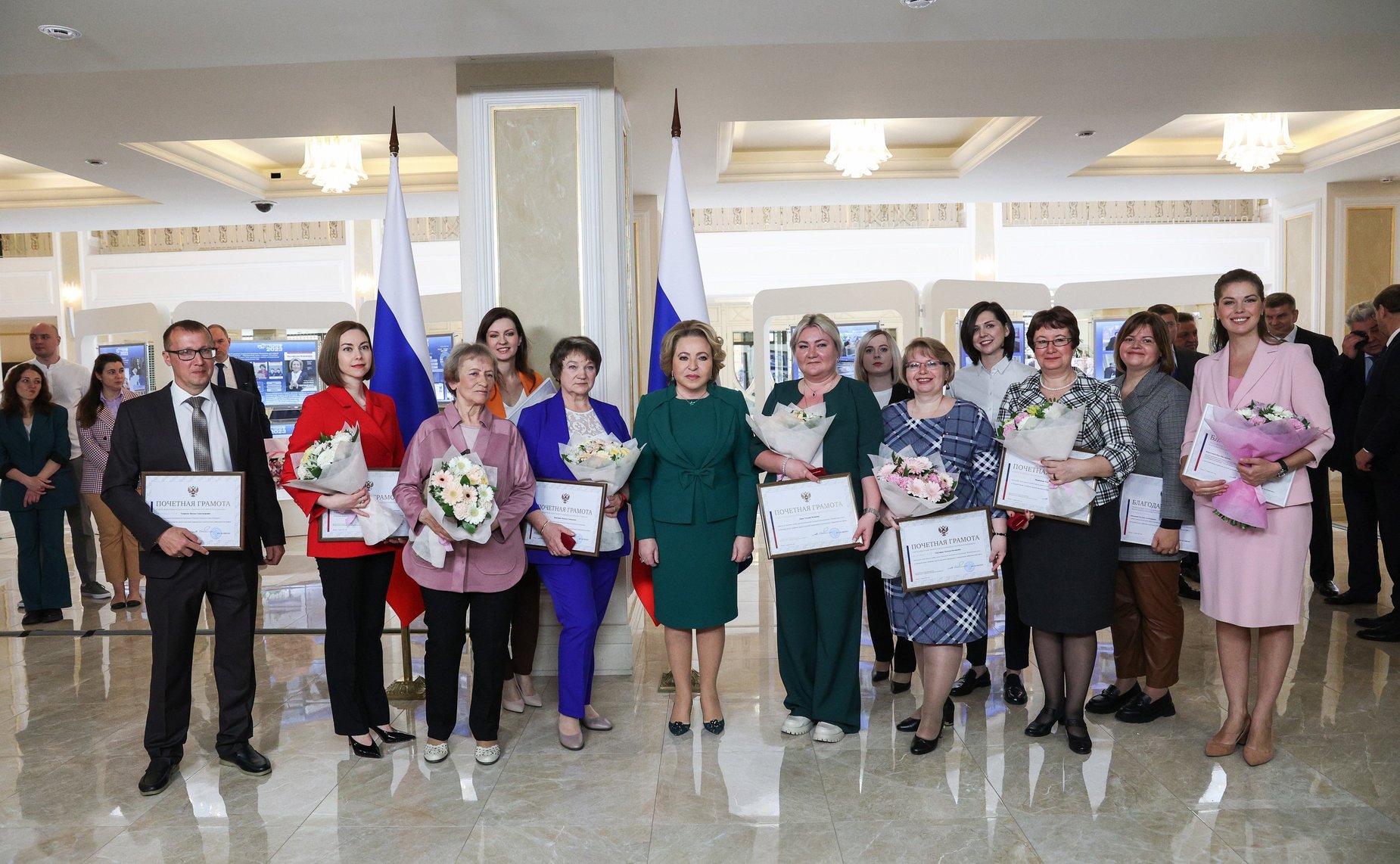 Валентина Матвиенко поздравила с юбилейными датами парламентские СМИ. В этом году «Парламентская газета» отмечает 25-летие, а телеканал Совета Федерации «Вместе-РФ» — десять лет