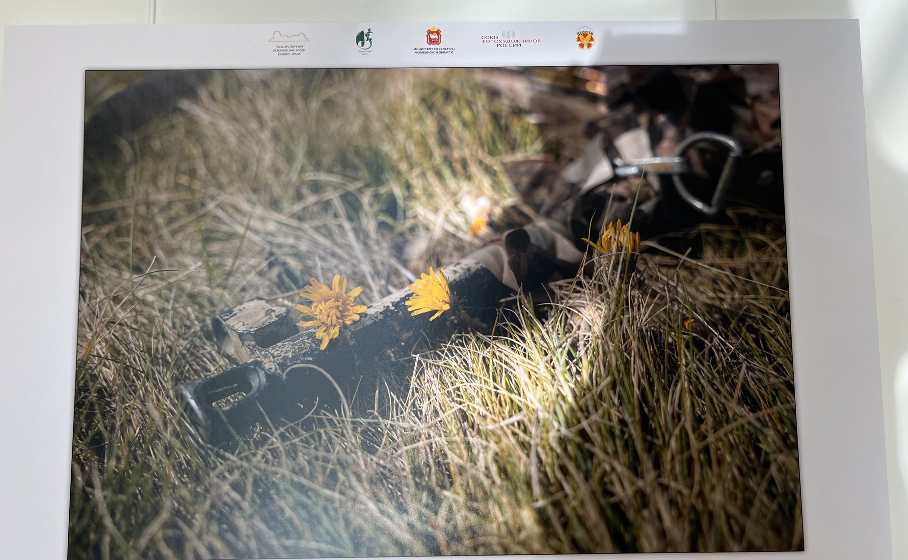 В Челябинске открылась уникальная выставка работ челябинского фотохудожника С. Коляскина о проведении СВО в Донбассе