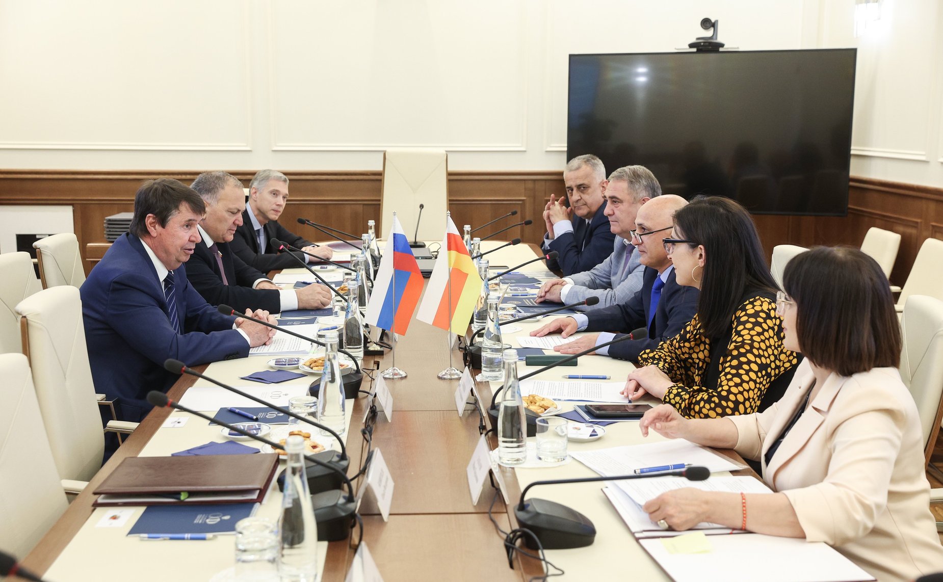 Заседание Комиссии по сотрудничеству Совета Федерации и Парламента Республики Южная Осетия