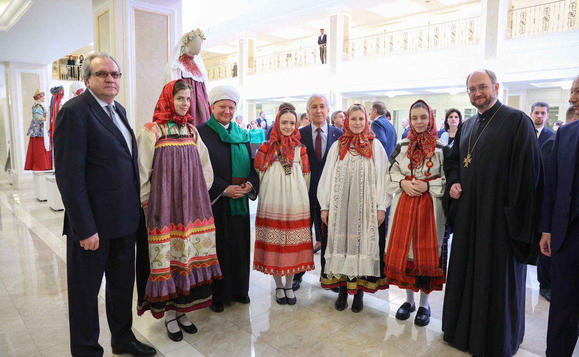 В Совете Федерации открылась выставка «Традиционные женские образы России»