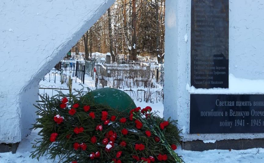 Сергей Березкин в День защитника Отечества возложил цветы к мемориалам в память о погибших в годы Великой Отечественной войны