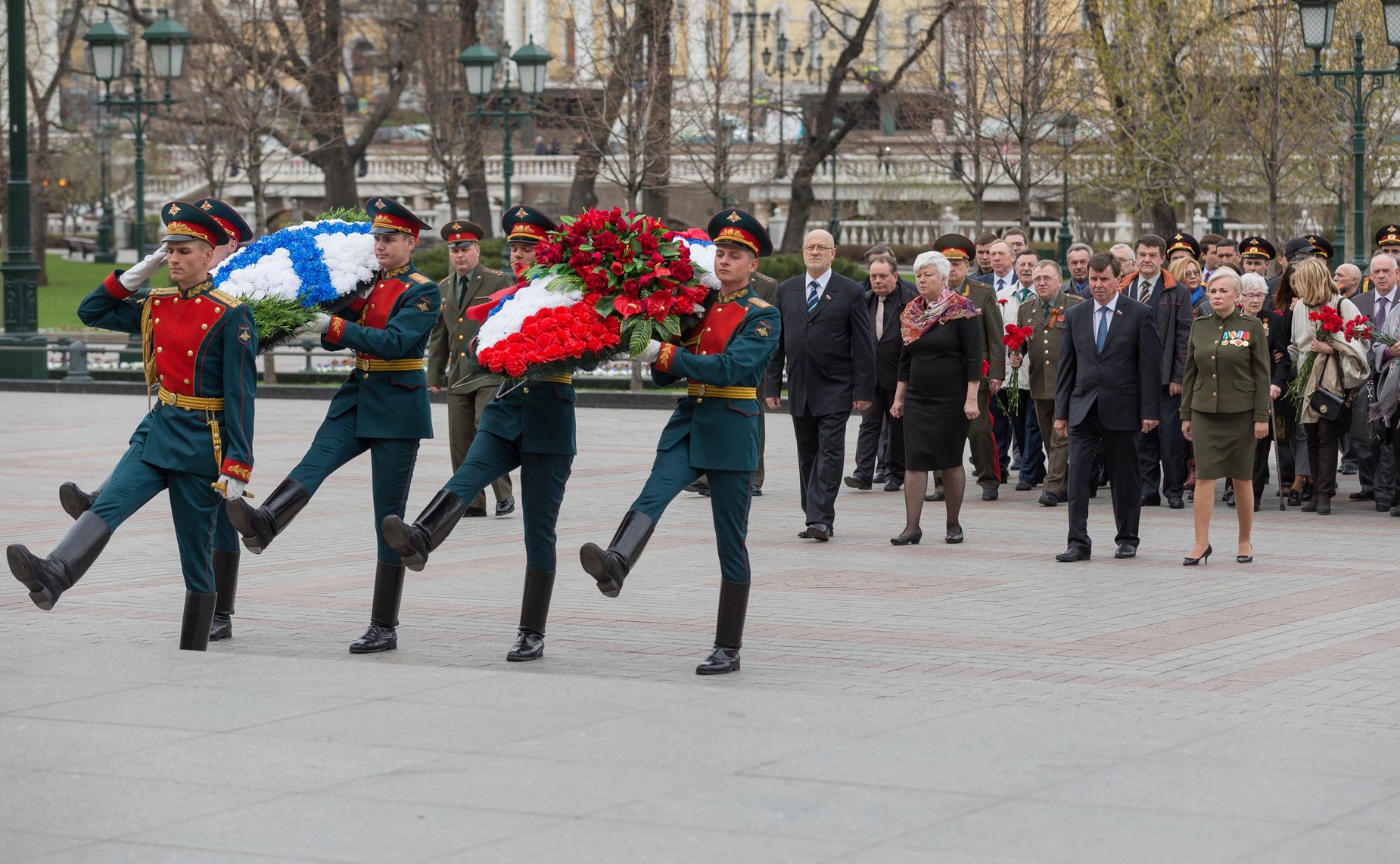 Члены Совета Федерации от Республики Крым и города Севастополя О. Ковитиди, С. Цеков, О. Тимофеева и А. Соболев приняли участие в торжественной церемонии, посвященной 71-й годовщине Победы в Великой Отечественной войне и 72-й годовщине освобождения Крыма 