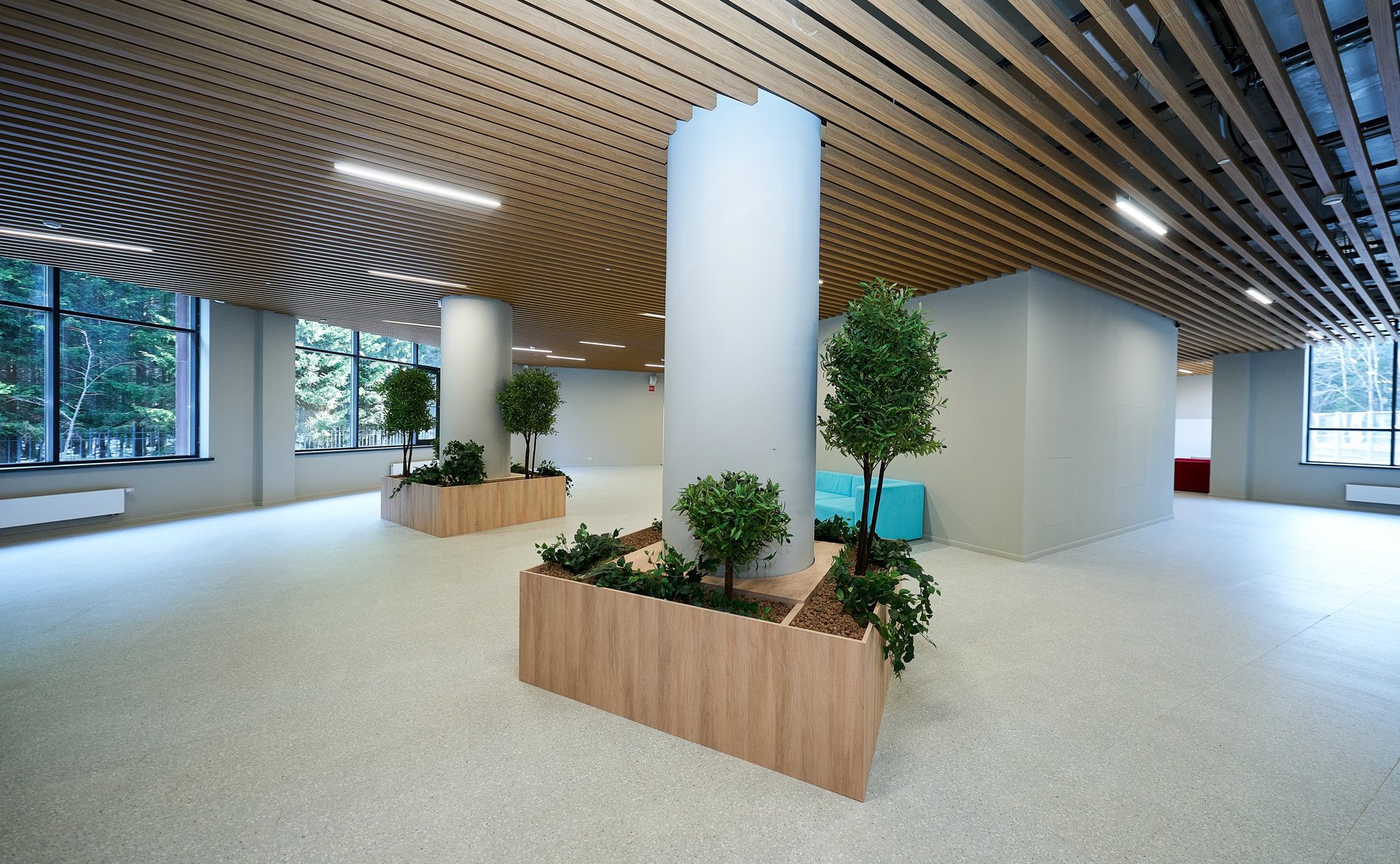 Первый заместитель Председателя СФ Владимир Якушев посетил новый корпус Югорского физико-математического IT-лицея в столице ХМАО Югре