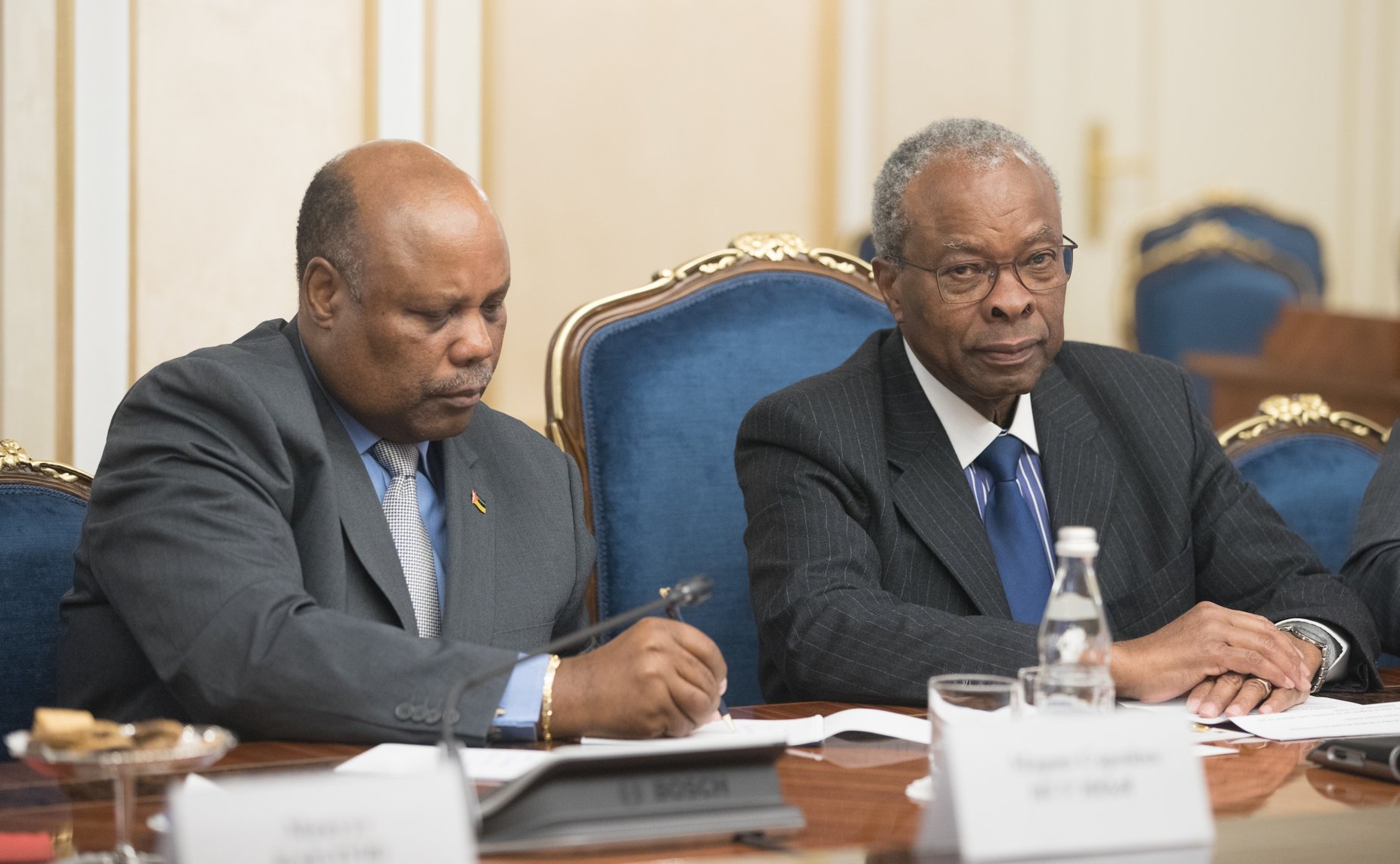 Встреча председателя Комитета СФ по международным делам Константина Косачева с председателем Комиссии по плану и бюджету Ассамблеи Республики Мозамбик Энеашем Комише