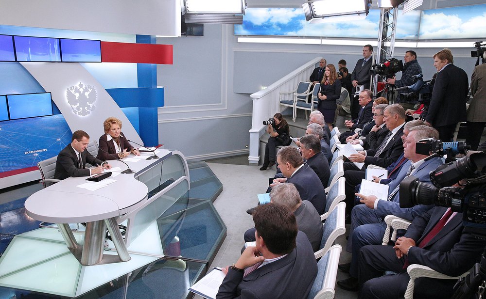 23-09 Матвиенко и Медведев 8