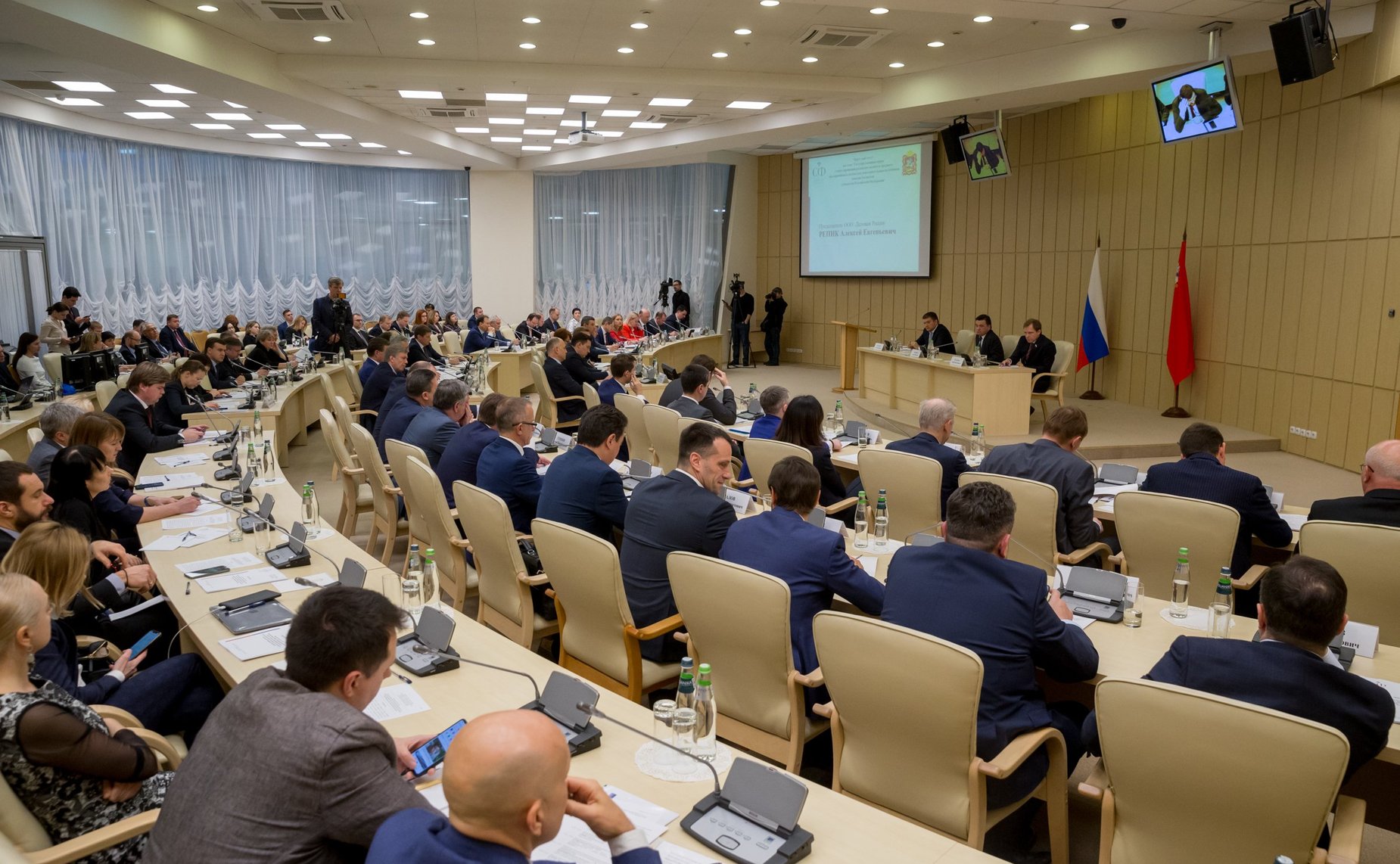 «Круглый стол» на тему «Государственные меры стимулирования развития малого и среднего предпринимательства как дополнительные источники доходов бюджетов субъектов РФ»