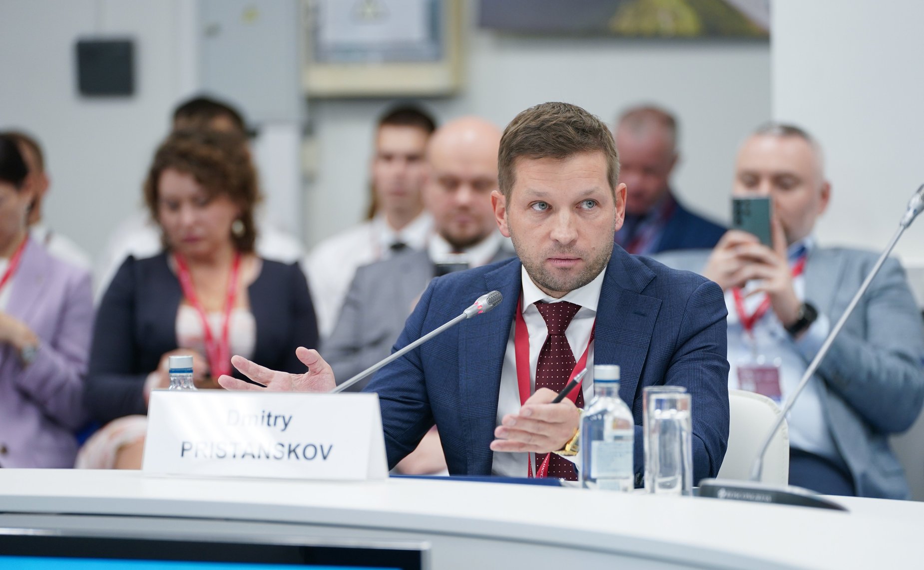 Сессия «Поддержка и защита бизнеса в цифровой сфере: правовые ориентиры Дальнего Востока». Сенаторы принимают участие в VIII Восточном экономическом форуме