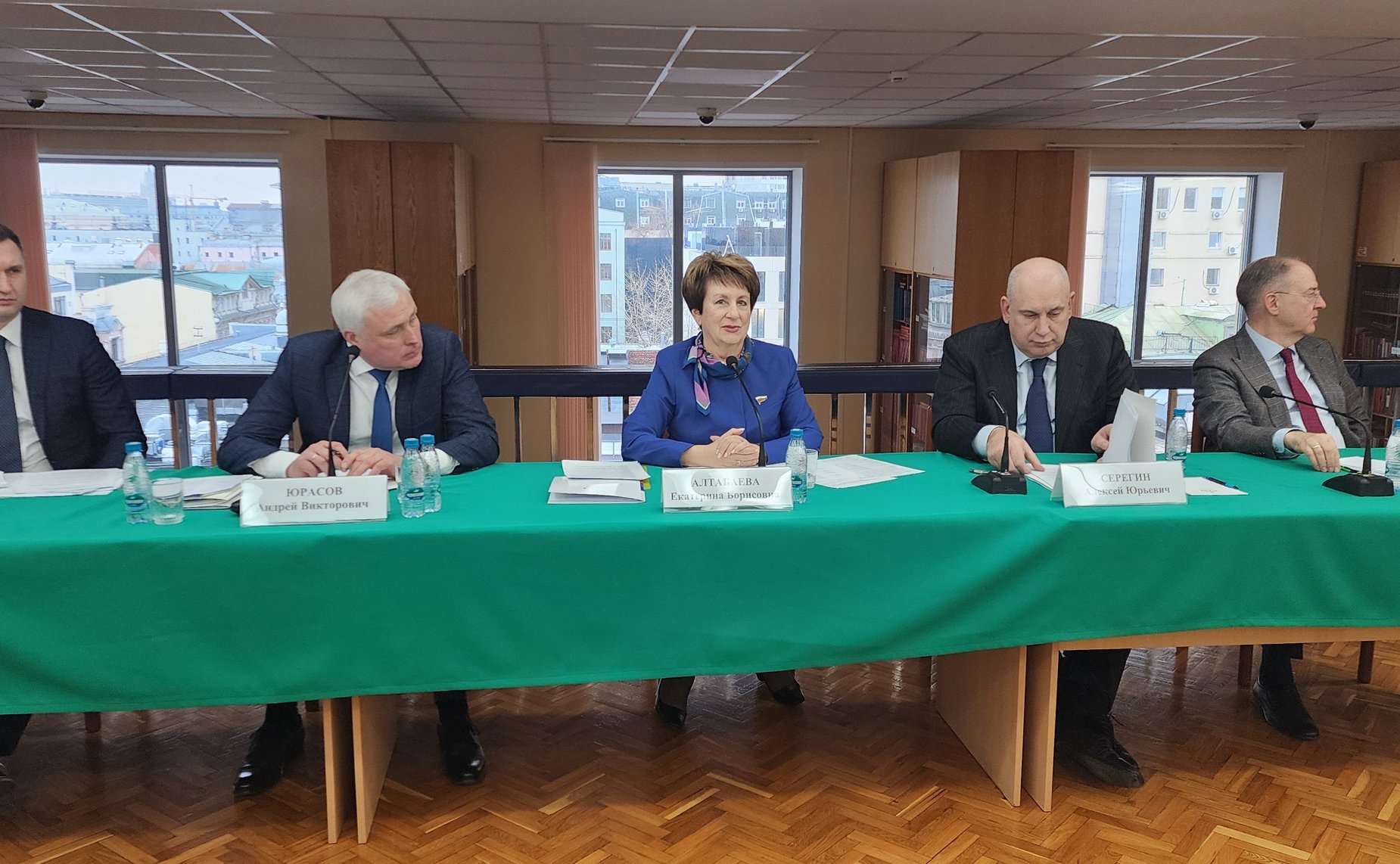 Екатерина Алтабаева провела «круглый стол» по актуальным вопросам развития архивного дела