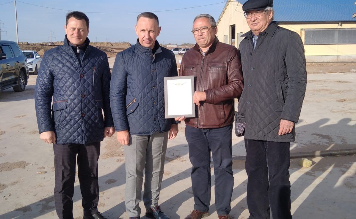 Олег Алексеев пообщался с сотрудниками и вручил благодарственные письма