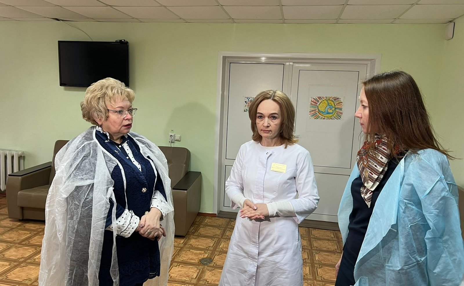 Оксана Хлякина посетила в Липецкой области пункт временного размещения жителей Донбасса и Украины