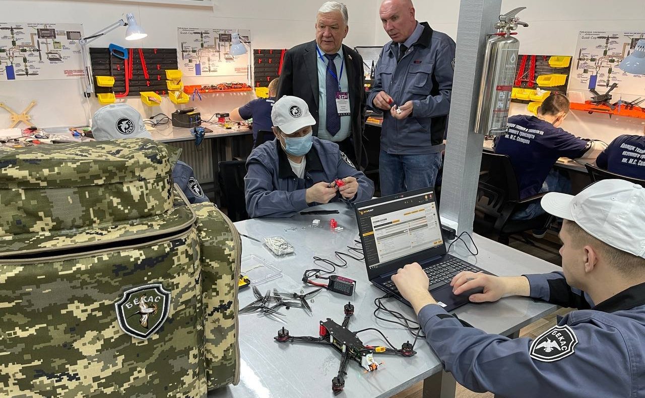 Михаил Белоусов провел мониторинг строительства и капитального ремонта школ в регионе