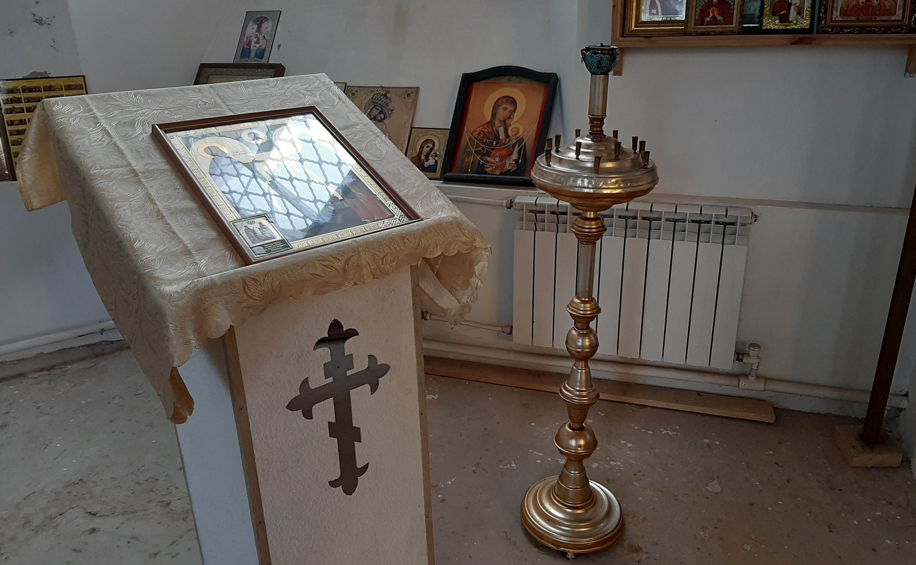 Сенатор Сергей Мартынов проверил ход работ по реконструкции храма в Илети