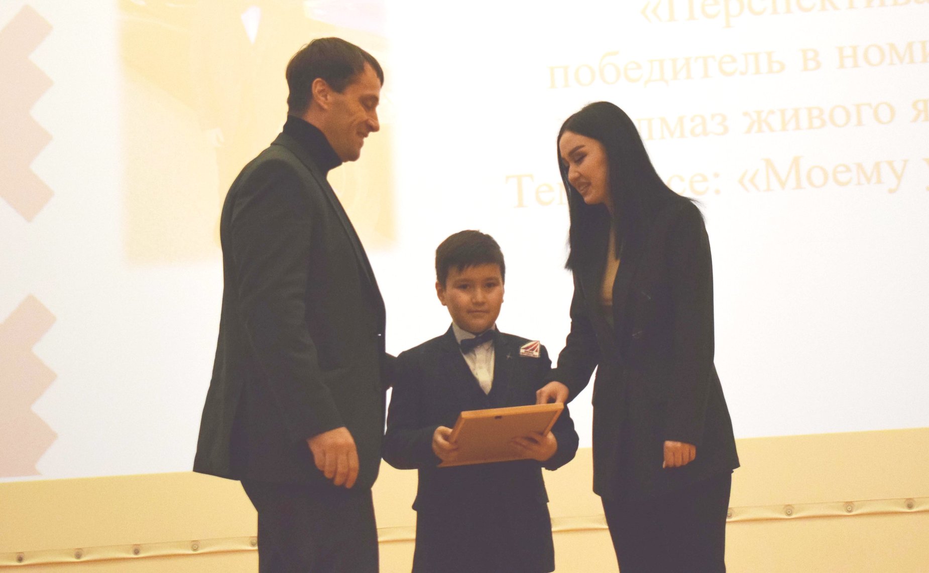 Исаков посетил город Сургут и поздравил победителей Всероссийской детской творческой школы-конкурса «Портрет твоего края»