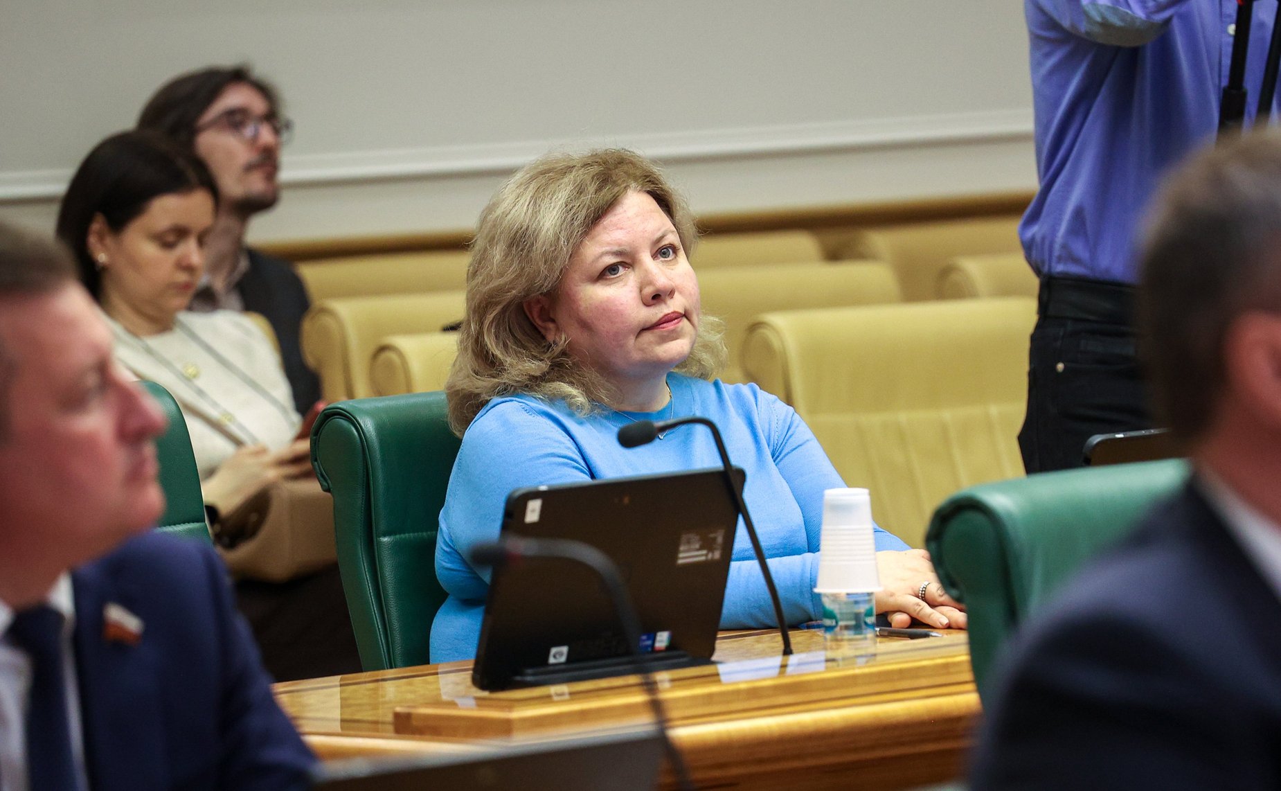 Сенаторы приняли участие в сдаче пробного Единого государственного экзамена