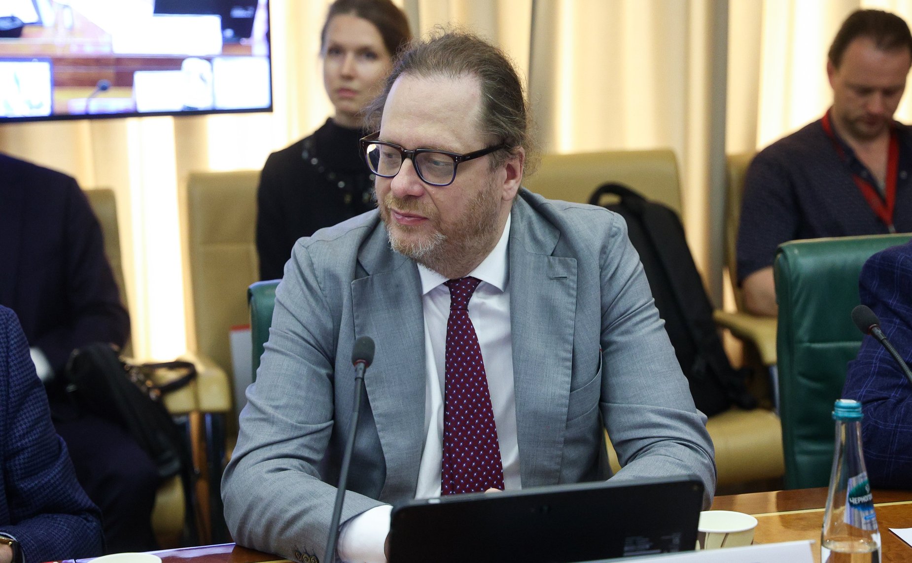Заседание Комиссии Совета Федерации по информационной политике и взаимодействию со СМИ «Человек как автор информационной революции или как раб информационной революции? Поиск баланса»