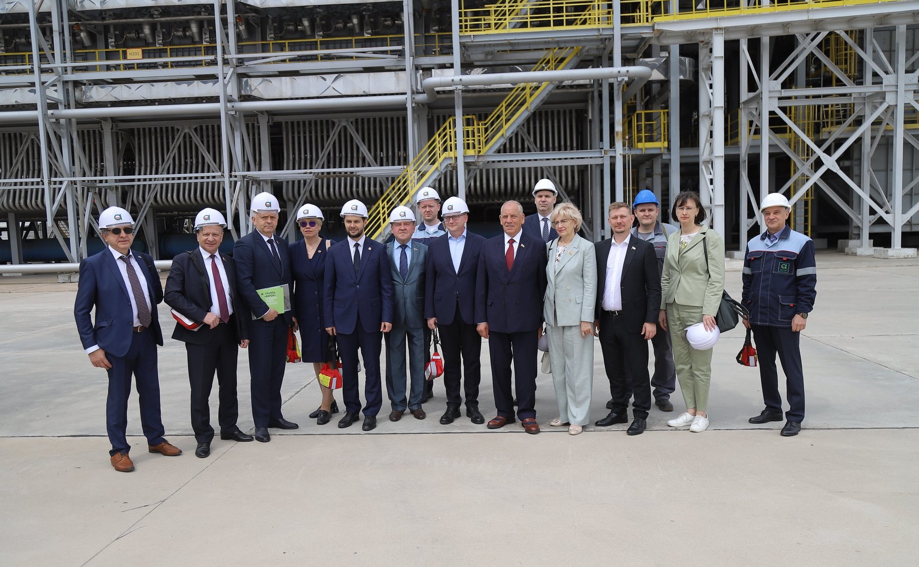 В рамках визита в Великий Новгород парламентарии ознакомились с производственными площадками ряда предприятий